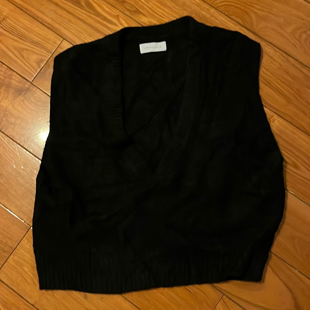 Boxy deep v sweater vest size small